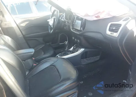 2018 Jeep Compass Latitude 4X4 from USA, damaged, VIN 3C4NJDBBXJT246552